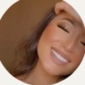 Meet your Posher, Briana